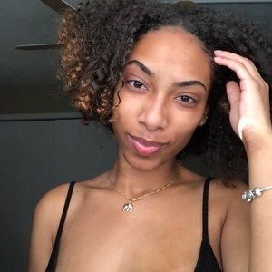 Meet your Posher, Domonique